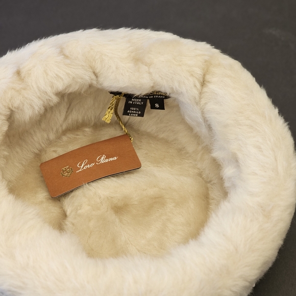 Loro Piana Colbacco Annie Shearling, Leather Beanie - Picture 4 of 8